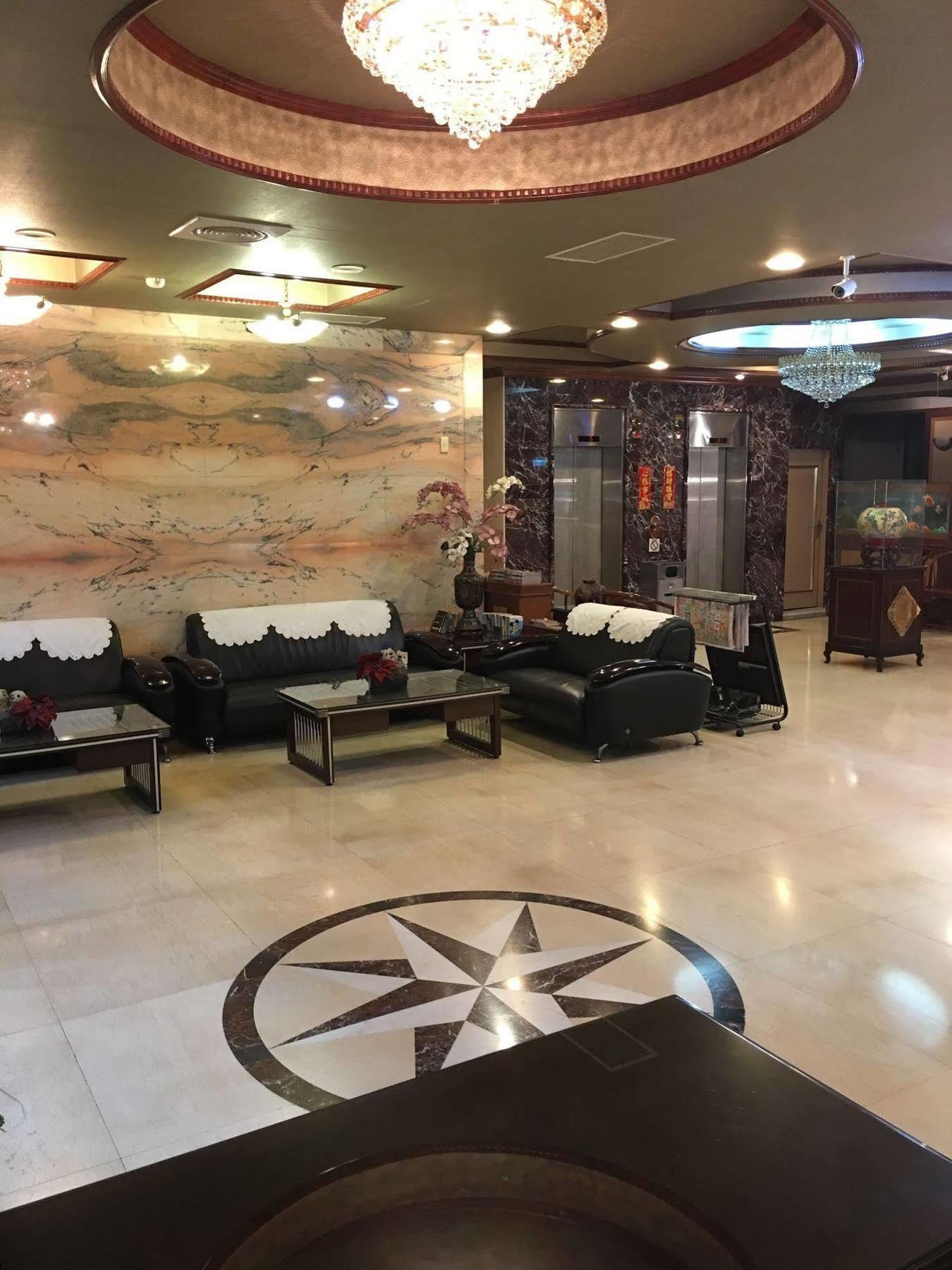 Sunrise Hotel Тайнань Экстерьер фото