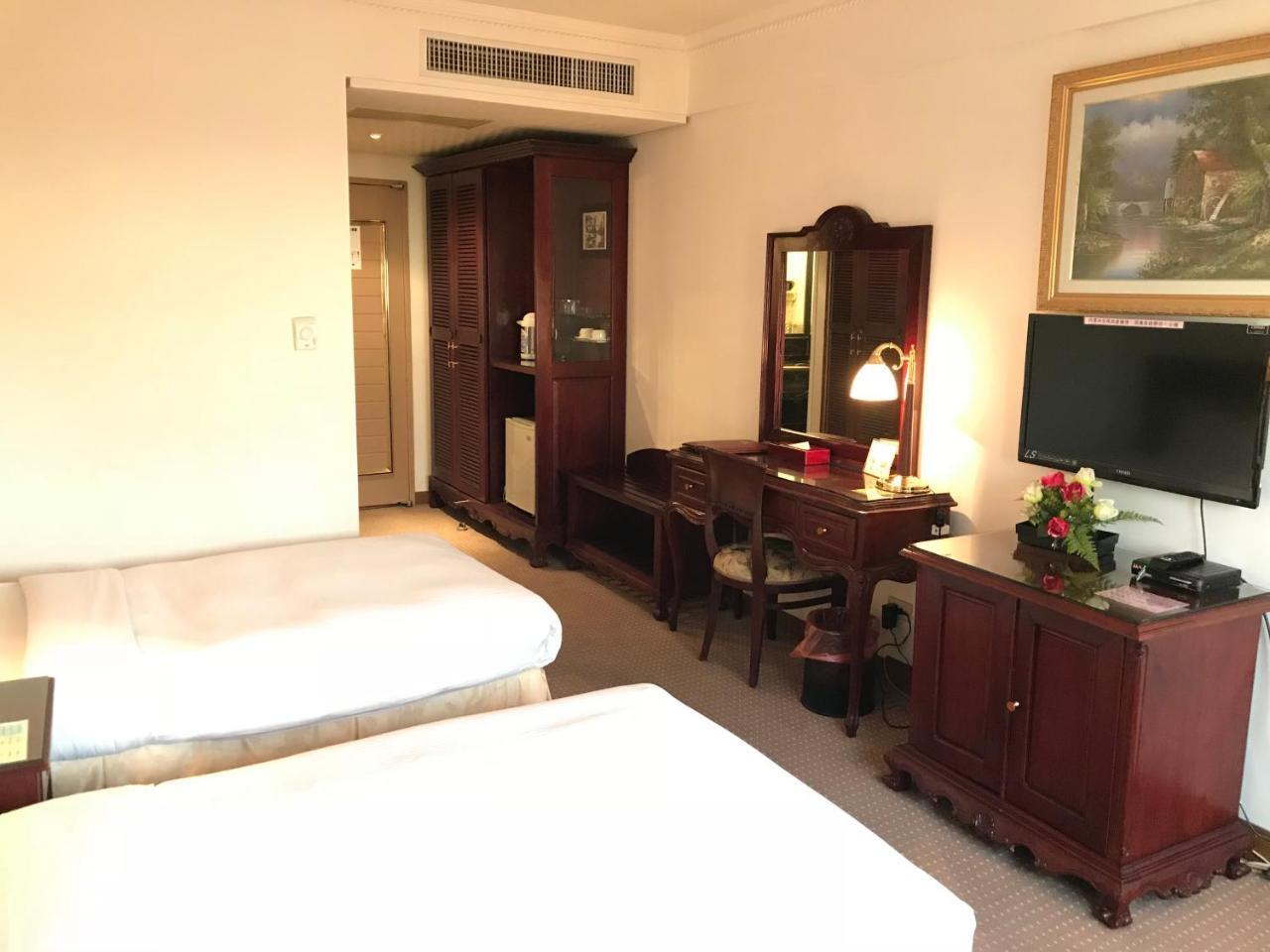 Sunrise Hotel Тайнань Экстерьер фото