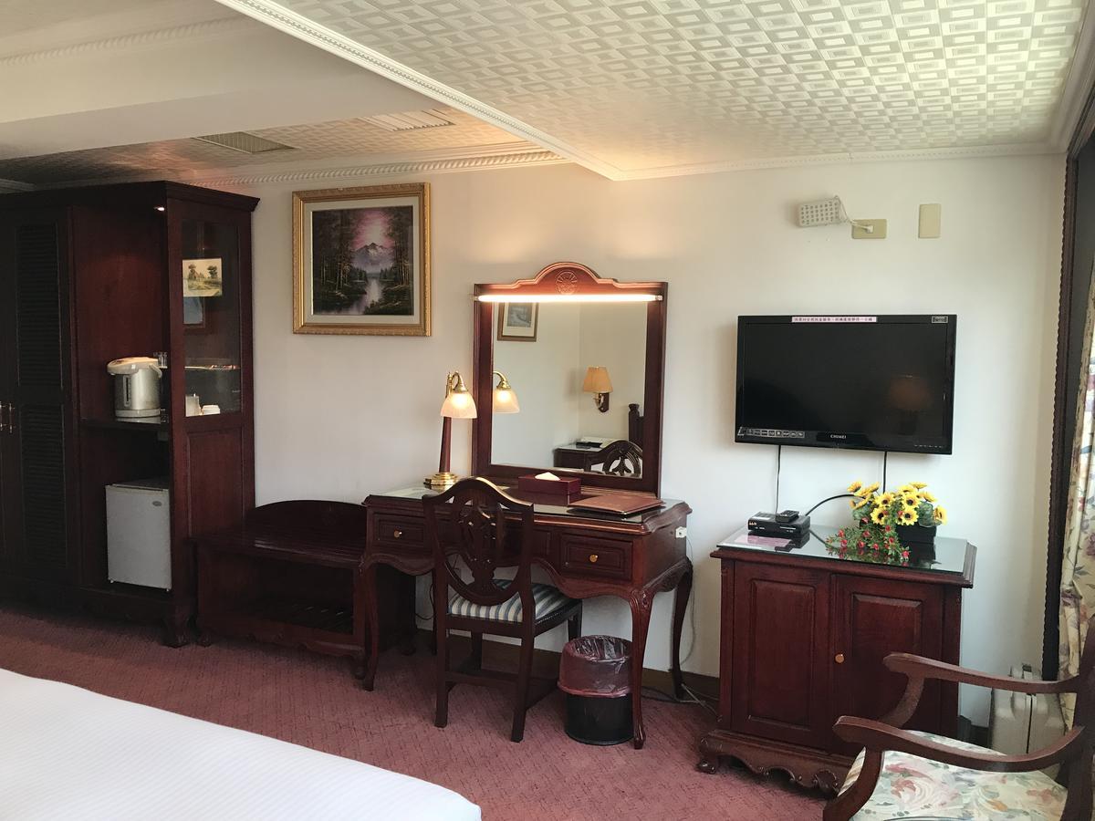 Sunrise Hotel Тайнань Экстерьер фото